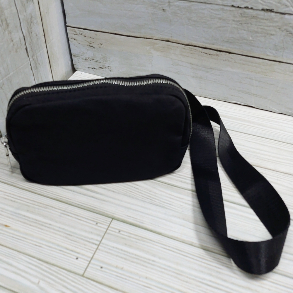 Madison West Black East West Zipper MultiPocket Sport Chest Waist Belt Fanny Bag